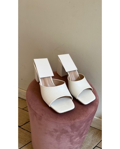 MULES À TALON BLANCHE