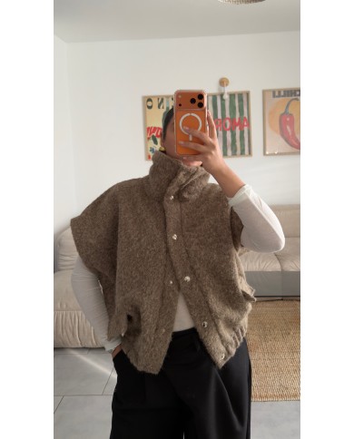 VESTE SANS MANCHE TAUPE COL HAUT