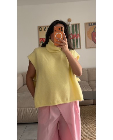 PULL SANS MANCHE JAUNE